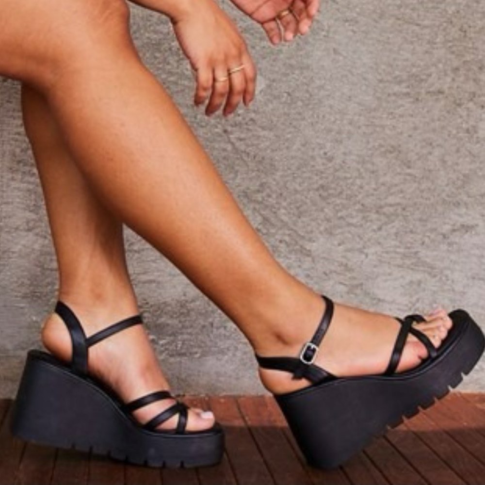 NEW Madden Girl VAULTT Strappy Wedge Platform Sandal Black Size 7 90's Y2K Style
